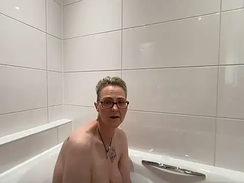 Curvy-Jinx online show from April 9, 2026, 12:32 pm