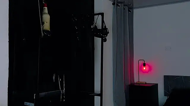 Angelabl0odborne online show from April 7, 2026, 9:48 pm