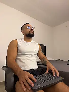 Snapshot of vincentjaxon chatting on October 22, 2025, 11:43 am vincentjaxon online show from October 22, 2025, 11:43 am