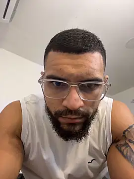 Snapshot of vincentjaxon chatting on October 25, 2025, 11:07 am vincentjaxon online show from October 25, 2025, 11:07 am