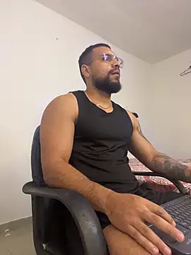 Snapshot of vincentjaxon chatting on October 29, 2025, 11:01 am vincentjaxon online show from October 29, 2025, 11:01 am