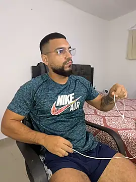 Snapshot of vincentjaxon chatting on November 11, 2025, 10:04 am vincentjaxon online show from November 11, 2025, 10:04 am