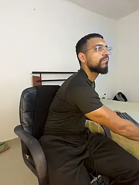 Snapshot of vincentjaxon chatting on November 25, 2025, 5:57 pm vincentjaxon online show from November 25, 2025, 5:57 pm