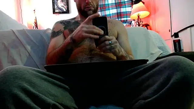 Luv2SuckBWC92 online show from October 7, 2025, 6:16 pm