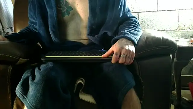 Luv2SuckBWC92 online show from December 21, 2025, 9:55 pm