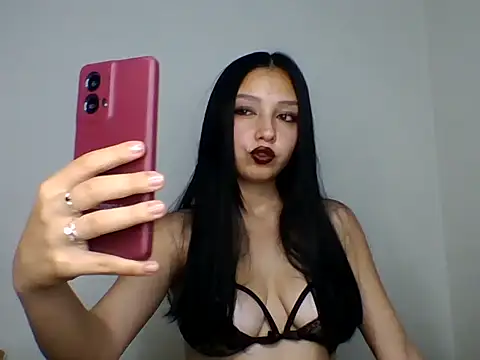 babyenyell online show from November 2, 2025, 4:04 am