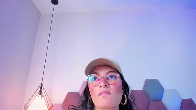 LunaAspen  online show from February 20, 2026, 6:19 pm