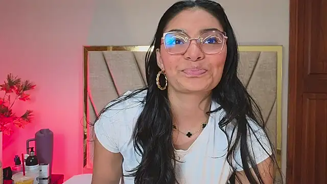 LunaAspen  online show from April 7, 2026, 5:57 pm