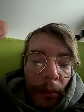 Snapshot of Hungboxer69 chatting on October 24, 2025, 12:08 am Hungboxer69 online show from October 24, 2025, 12:08 am