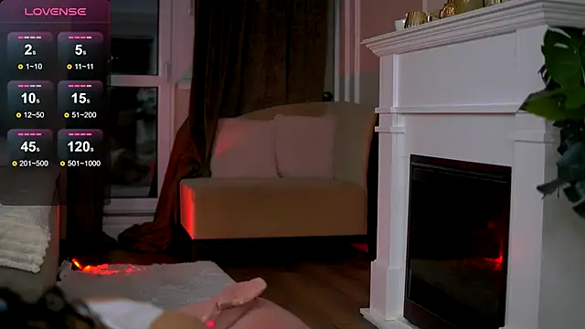 EmaHallee online show from December 5, 2025, 4:32 am