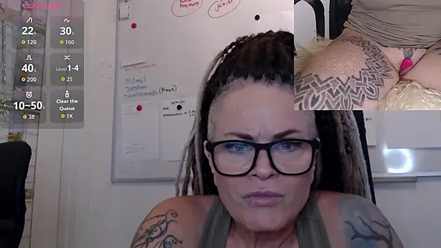 Snapshot of DarkDomina chatting on January 12, 2026, 2:44 pm DarkDomina online show from January 12, 2026, 2:44 pm