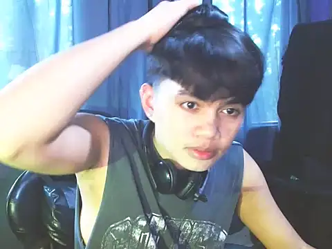 Snapshot of Alexx_143 chatting on September 24, 2025, 4:05 am Alexx 143 online show from September 24, 2025, 4:05 am