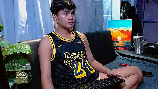 Snapshot of Alexx_143 chatting on January 6, 2026, 1:37 pm Alexx 143 online show from January 6, 2026, 1:37 pm