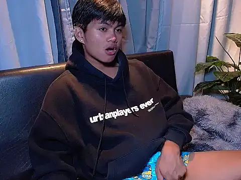 Snapshot of Alexx_143 chatting on March 1, 2026, 11:34 am Alexx 143 online show from March 1, 2026, 11:34 am