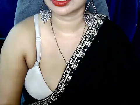 Snapshot of QUEEN_SAKHI- chatting on May 5, 2026, 6:16 pm QUEEN SAKHI- online show from May 5, 2026, 6:16 pm