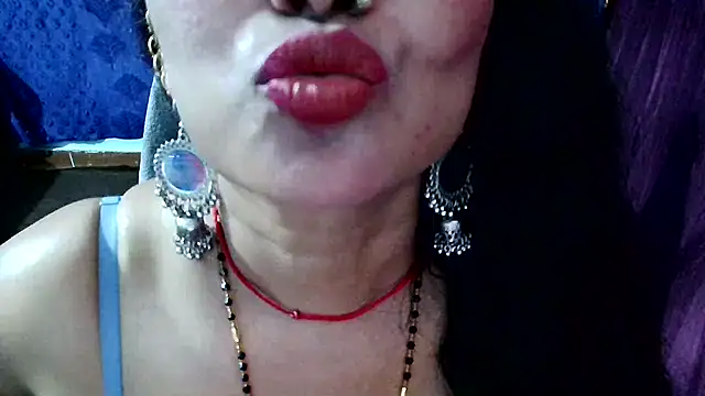 Snapshot of QUEEN_SAKHI- chatting on June 6, 2026, 7:24 am QUEEN SAKHI- online show from June 6, 2026, 7:24 am