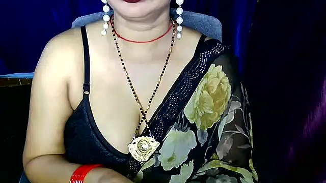 Snapshot of QUEEN_SAKHI- chatting on June 9, 2026, 8:37 am QUEEN SAKHI- online show from June 9, 2026, 8:37 am