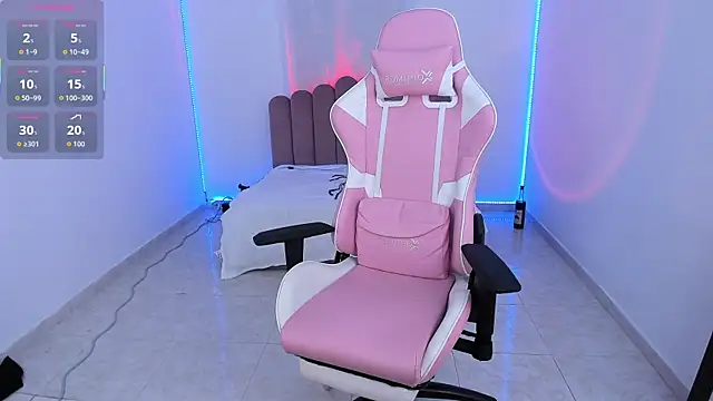 CamCumBoy online show from November 4, 2025, 9:19 am