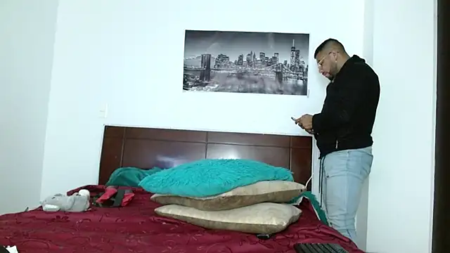 AntonyDAngelo25 online show from November 5, 2025, 10:43 pm