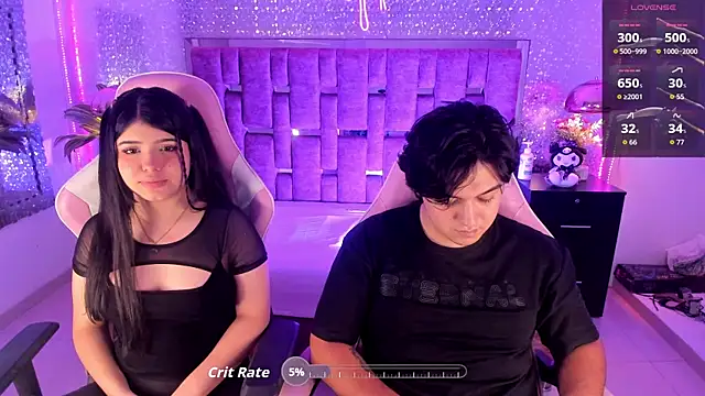 Snapshot of EmilyANDrew_ chatting on October 3, 2025, 4:20 am EmilyANDrew  online show from October 3, 2025, 4:20 am