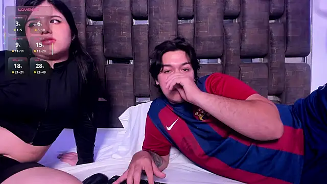 Snapshot of EmilyANDrew_ chatting on October 15, 2025, 4:56 am EmilyANDrew  online show from October 15, 2025, 4:56 am