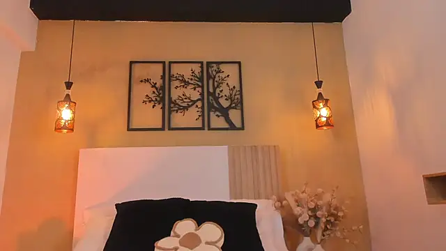 Snapshot of Camila_Bustamante chatting on October 9, 2025, 2:15 pm Camila Bustamante online show from October 9, 2025, 2:15 pm