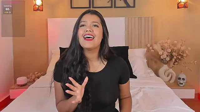 Snapshot of Camila_Bustamante chatting on October 16, 2025, 3:57 pm Camila Bustamante online show from October 16, 2025, 3:57 pm