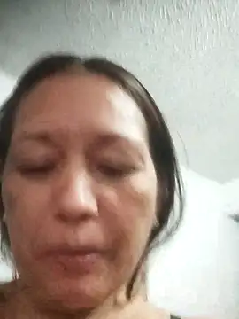 marinita13 online show from October 18, 2025, 12:35 am