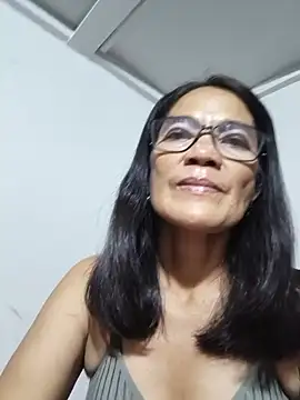 Snapshot of ImYourWoman_55 chatting on July 4, 2026, 3:07 pm ImYourWoman 55 online show from July 4, 2026, 3:07 pm