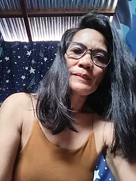 Snapshot of ImYourWoman_55 chatting on July 17, 2026, 9:52 pm ImYourWoman 55 online show from July 17, 2026, 9:52 pm