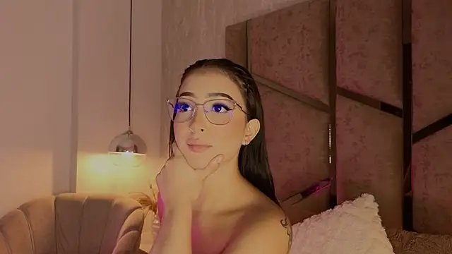 Snapshot of scarlethlux chatting on June 17, 2026, 7:00 am scarlethlux online show from June 17, 2026, 7:00 am