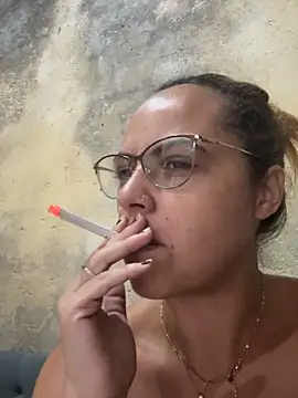 Chloe Leaozinho online show from March 13, 2026, 4:02 pm