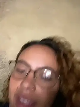 Chloe Leaozinho online show from May 12, 2026, 11:46 pm
