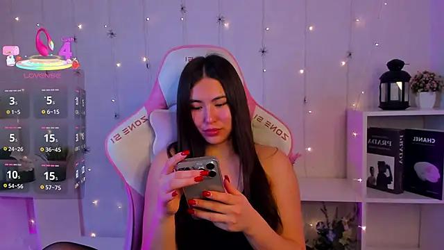 Snapshot of Megan_Williamms chatting on November 4, 2025, 12:43 am Megan Williamms online show from November 4, 2025, 12:43 am