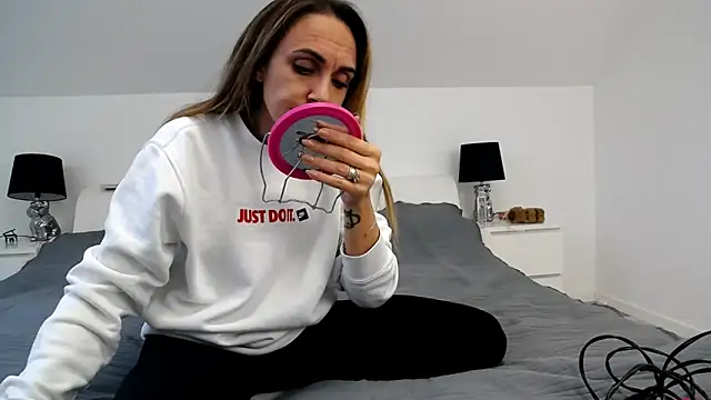 ArabianMalikah online show from November 11, 2025, 6:35 am