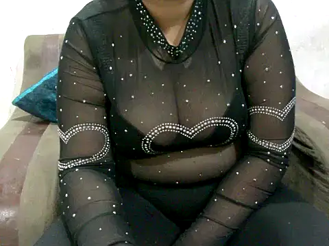 Snapshot of SCHorny_cherry chatting on November 3, 2025, 8:10 pm SCHorny cherry online show from November 3, 2025, 8:10 pm