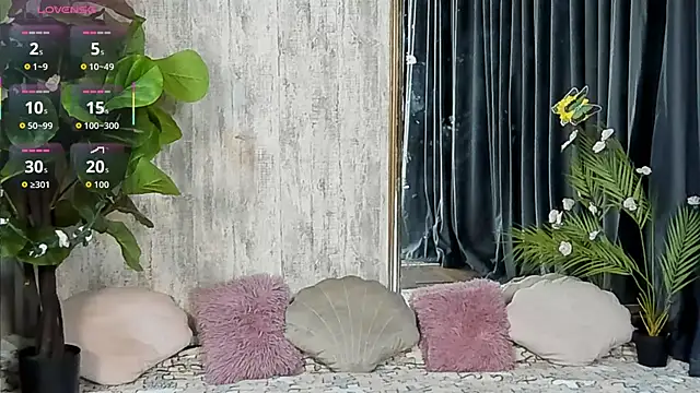 Maya Collins  online show from March 26, 2026, 7:52 pm