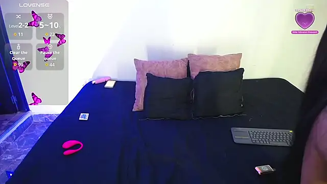 Dahiana Le online show from November 13, 2025, 6:29 pm