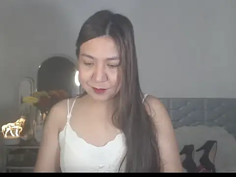 stellahugeX online show from November 4, 2025, 5:01 pm