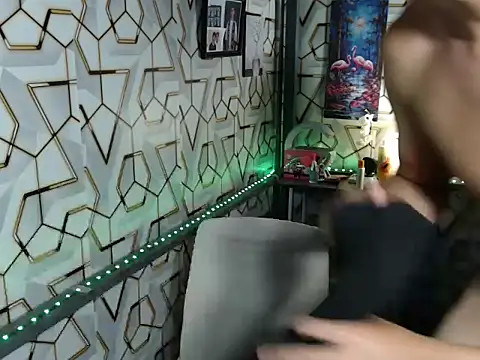 darryl hugecok online show from September 22, 2025, 10:34 pm