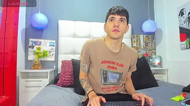 Matteo12  online show from October 27, 2025, 2:59 am