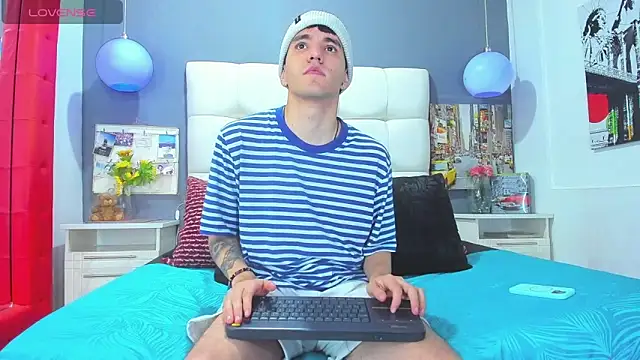 Matteo12  online show from October 31, 2025, 3:07 am