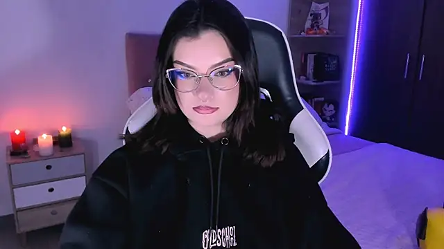 OphelianaRose33 online show from October 18, 2025, 10:21 pm