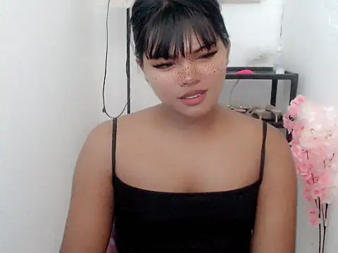 Snapshot of FROXXX21 chatting on July 5, 2026, 3:45 am FROXXX21 online show from July 5, 2026, 3:45 am