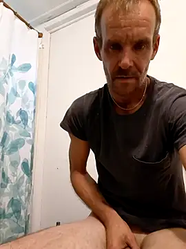 Hungwell1515 online show from November 15, 2025, 5:42 pm