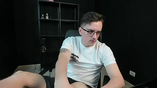 FelixStarkk online show from May 8, 2026, 5:02 am