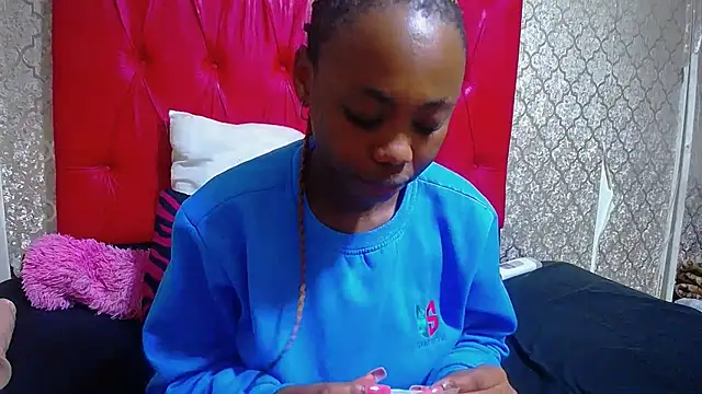 ItsMsBankss02 online show from November 7, 2025, 7:25 pm