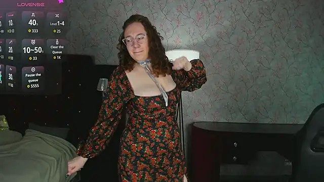 ellie coy  online show from April 7, 2026, 1:22 pm