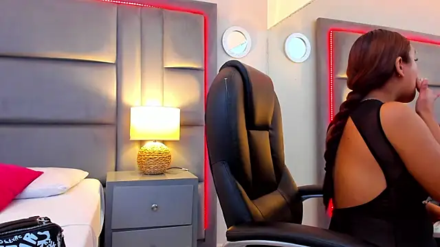 GabyMoreau online show from January 18, 2026, 1:26 pm