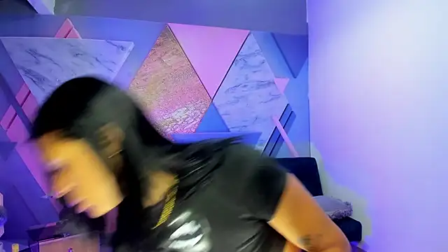 keytinthomson  online show from September 13, 2025, 7:35 pm